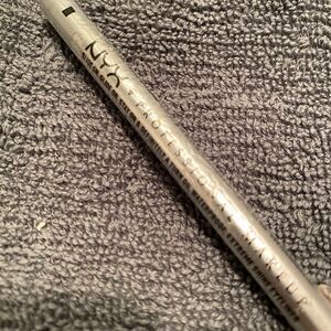 1044 NYX Professional Makeup Waterproof Extreme Shine Eyeliner Pencil Platinu…